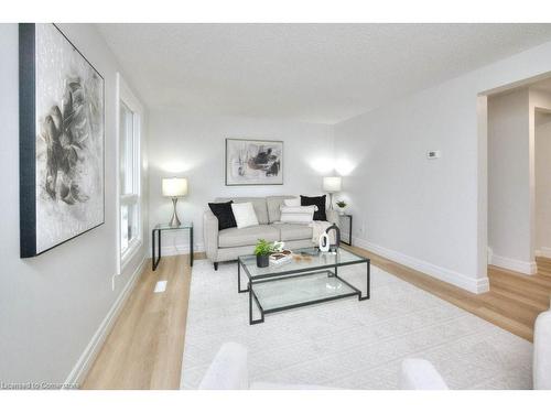 24 B Karen Walk, Waterloo, ON - Indoor Photo Showing Living Room