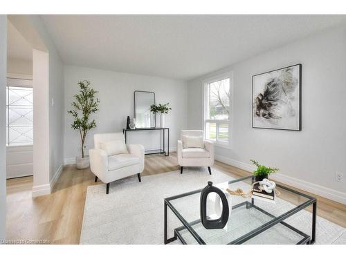 24 B Karen Walk, Waterloo, ON - Indoor Photo Showing Living Room