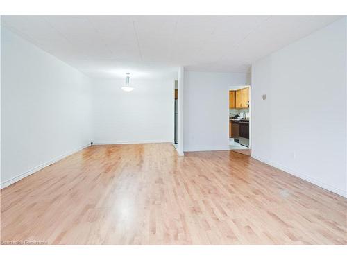 309-71 Vanier Drive, Kitchener, ON - Indoor Photo Showing Other Room