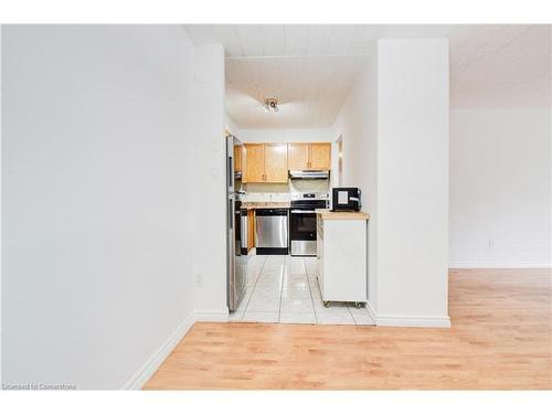 309-71 Vanier Drive, Kitchener, ON - Indoor Photo Showing Kitchen