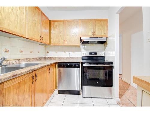 309-71 Vanier Drive, Kitchener, ON - Indoor Photo Showing Kitchen With Double Sink