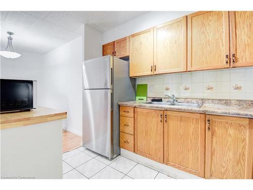 309-71 Vanier Drive, Kitchener, ON - Indoor Photo Showing Kitchen With Double Sink