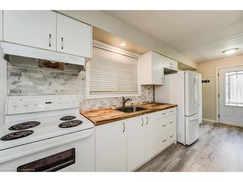 187 Christopher Drive, Cambridge, ON - Indoor Photo Showing Kitchen