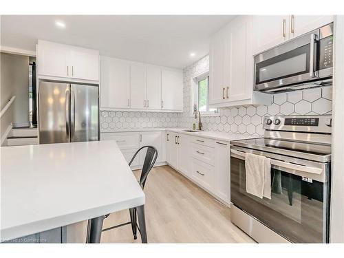 48 Templar Court, Cambridge, ON - Indoor Photo Showing Kitchen With Upgraded Kitchen