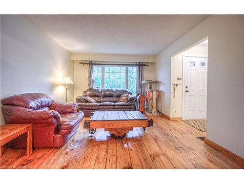 27 Uxbridge Crescent, Kitchener, ON - Indoor Photo Showing Living Room