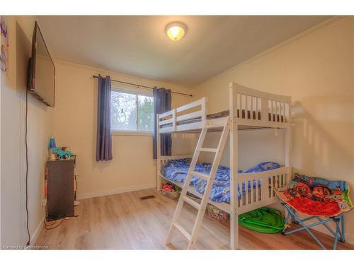 27 Uxbridge Crescent, Kitchener, ON - Indoor Photo Showing Bedroom