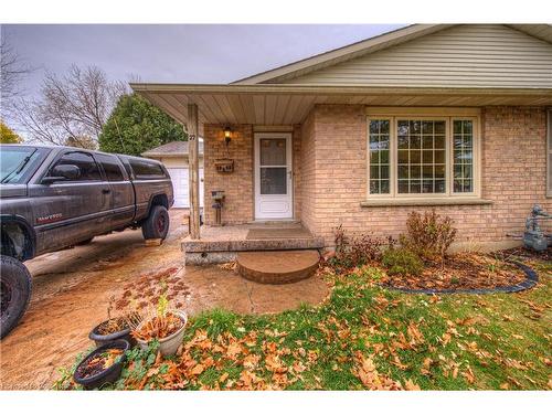 27 Uxbridge Crescent, Kitchener, ON - Outdoor