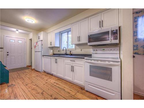 27 Uxbridge Crescent, Kitchener, ON - Indoor Photo Showing Kitchen