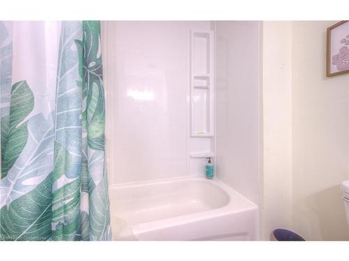 27 Uxbridge Crescent, Kitchener, ON - Indoor Photo Showing Bathroom