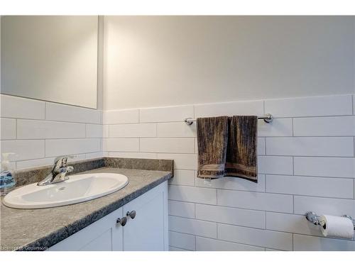 30-25 Isherwood Avenue, Cambridge, ON - Indoor Photo Showing Bathroom