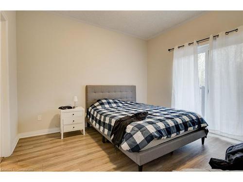 30-25 Isherwood Avenue, Cambridge, ON - Indoor Photo Showing Bedroom