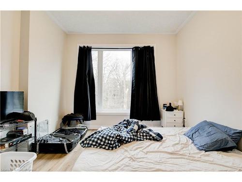 30-25 Isherwood Avenue, Cambridge, ON - Indoor Photo Showing Bedroom