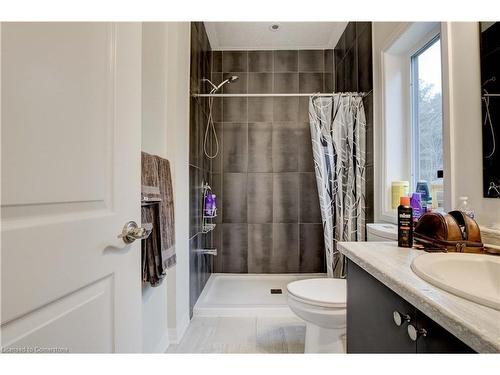 30-25 Isherwood Avenue, Cambridge, ON - Indoor Photo Showing Bathroom