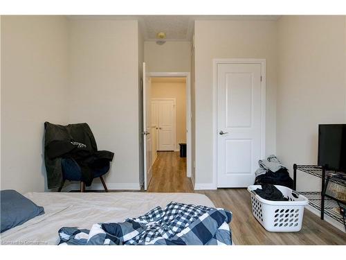 30-25 Isherwood Avenue, Cambridge, ON - Indoor Photo Showing Bedroom