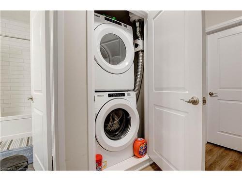 30-25 Isherwood Avenue, Cambridge, ON - Indoor Photo Showing Laundry Room