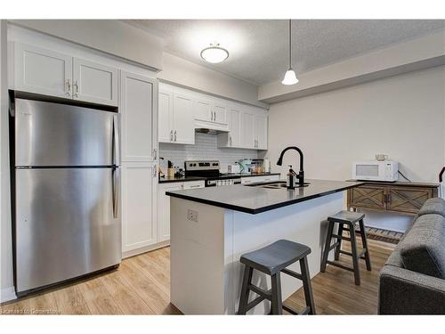 30-25 Isherwood Avenue, Cambridge, ON - Indoor Photo Showing Kitchen With Stainless Steel Kitchen