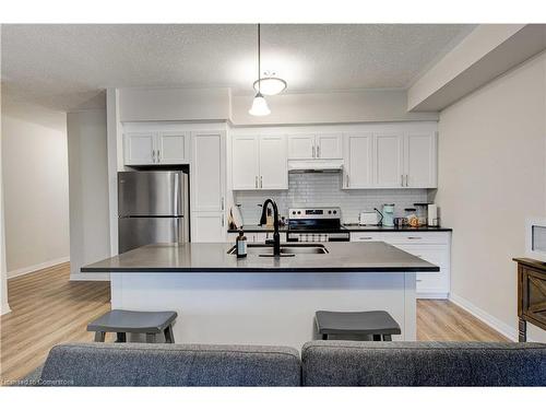 30-25 Isherwood Avenue, Cambridge, ON - Indoor Photo Showing Kitchen With Stainless Steel Kitchen