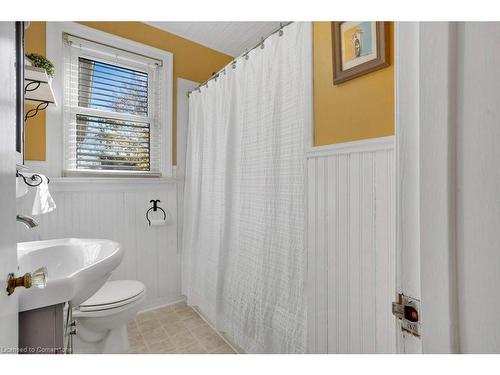 121 Edmund Road, Kitchener, ON - Indoor Photo Showing Bathroom