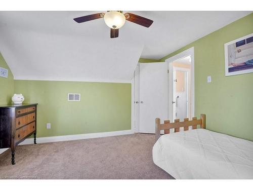 121 Edmund Road, Kitchener, ON - Indoor Photo Showing Bedroom