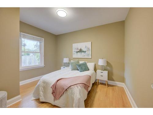 142 Spadina Road W, Kitchener, ON - Indoor Photo Showing Bedroom