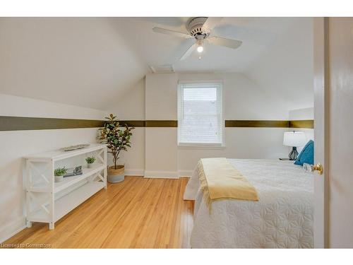 142 Spadina Road W, Kitchener, ON - Indoor Photo Showing Bedroom