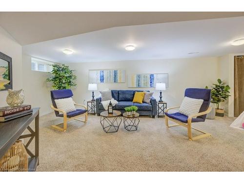 142 Spadina Road W, Kitchener, ON - Indoor Photo Showing Living Room