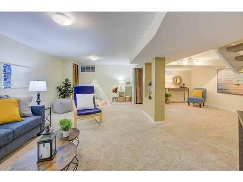 142 Spadina Road W, Kitchener, ON - Indoor Photo Showing Living Room