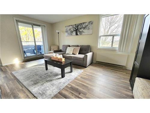 201-200 Jamieson Parkway, Cambridge, ON - Indoor Photo Showing Living Room