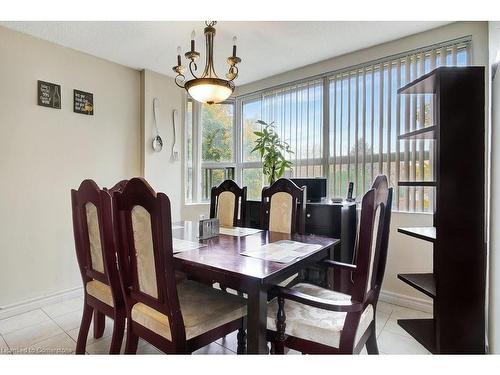 201-200 Jamieson Parkway, Cambridge, ON - Indoor Photo Showing Dining Room