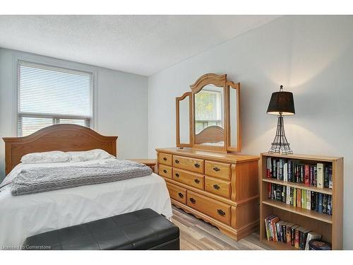 201-200 Jamieson Parkway, Cambridge, ON - Indoor Photo Showing Bedroom