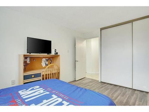 201-200 Jamieson Parkway, Cambridge, ON - Indoor Photo Showing Bedroom