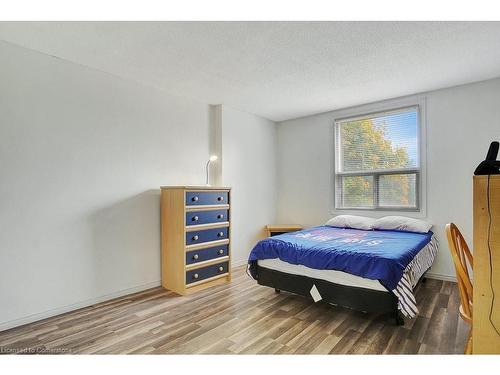 201-200 Jamieson Parkway, Cambridge, ON - Indoor Photo Showing Bedroom