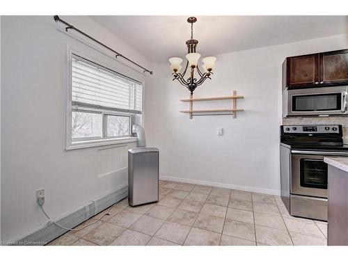 306-283 Fairway Road N, Kitchener, ON - Indoor Photo Showing Kitchen