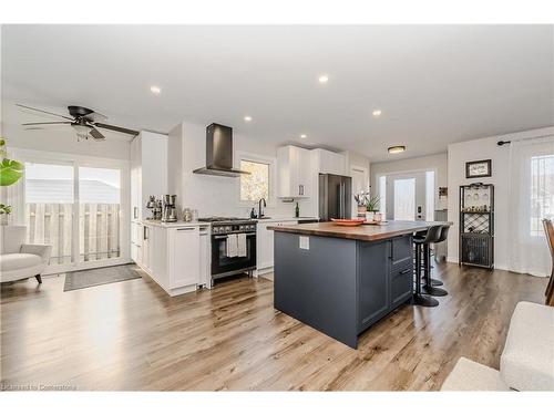 518 Mortimer Drive, Cambridge, ON - Indoor Photo Showing Kitchen With Upgraded Kitchen