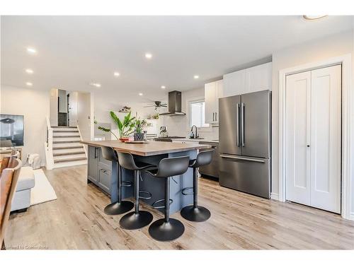 518 Mortimer Drive, Cambridge, ON - Indoor Photo Showing Kitchen With Upgraded Kitchen