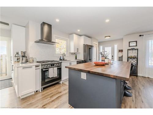 518 Mortimer Drive, Cambridge, ON - Indoor Photo Showing Kitchen With Upgraded Kitchen