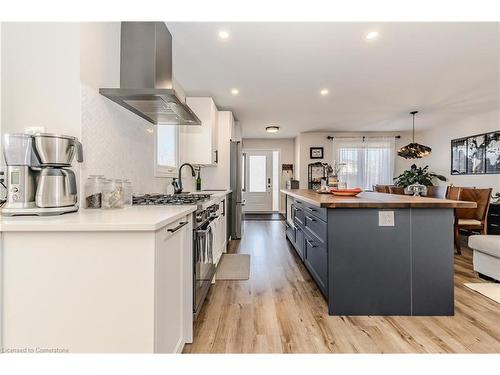 518 Mortimer Drive, Cambridge, ON - Indoor Photo Showing Kitchen With Upgraded Kitchen