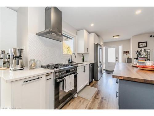 518 Mortimer Drive, Cambridge, ON - Indoor Photo Showing Kitchen With Upgraded Kitchen