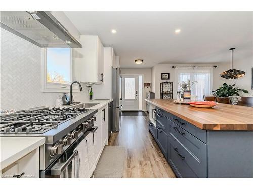 518 Mortimer Drive, Cambridge, ON - Indoor Photo Showing Kitchen With Upgraded Kitchen