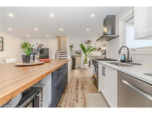 518 Mortimer Drive, Cambridge, ON - Indoor Photo Showing Kitchen With Upgraded Kitchen