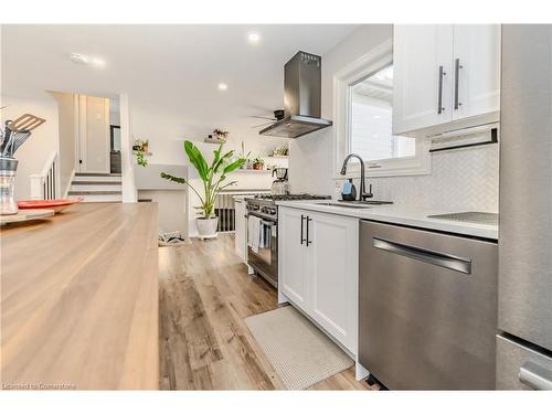 518 Mortimer Drive, Cambridge, ON - Indoor Photo Showing Kitchen With Upgraded Kitchen