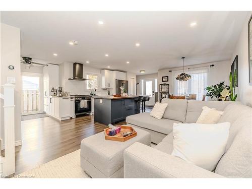 518 Mortimer Drive, Cambridge, ON - Indoor Photo Showing Living Room