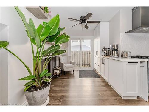 518 Mortimer Drive, Cambridge, ON - Indoor Photo Showing Kitchen