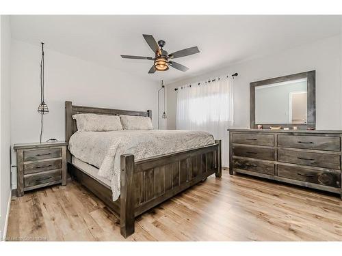 518 Mortimer Drive, Cambridge, ON - Indoor Photo Showing Bedroom