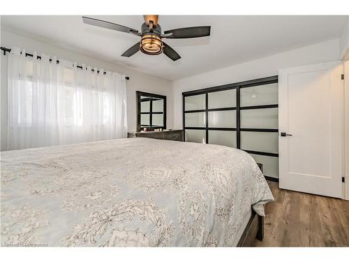 518 Mortimer Drive, Cambridge, ON - Indoor Photo Showing Bedroom