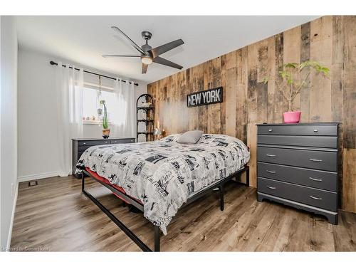 518 Mortimer Drive, Cambridge, ON - Indoor Photo Showing Bedroom