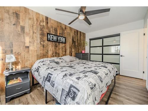 518 Mortimer Drive, Cambridge, ON - Indoor Photo Showing Bedroom