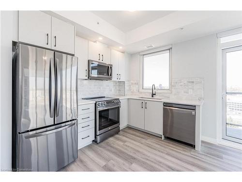 1311-108 Garment Street, Kitchener, ON - Indoor Photo Showing Kitchen With Upgraded Kitchen