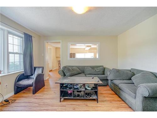 13 Brooklyne Road, Cambridge, ON - Indoor Photo Showing Living Room