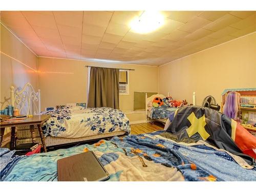 13 Brooklyne Road, Cambridge, ON - Indoor Photo Showing Bedroom